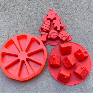 New Three silicone cake pans